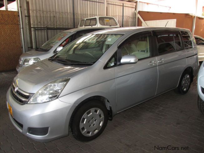 Toyota isis 2008