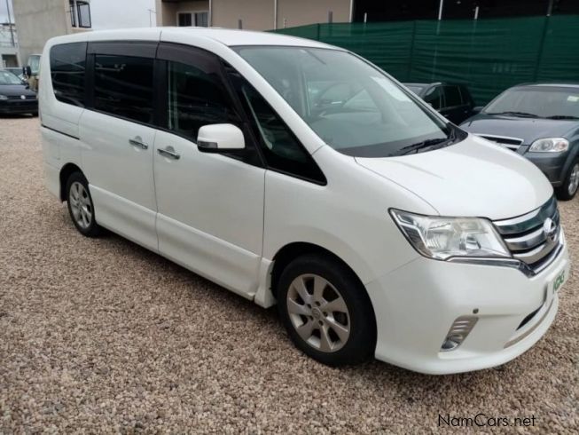 Nissan serena 2011