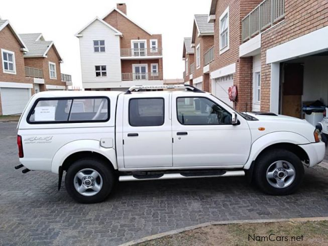 Nissan np300 2012