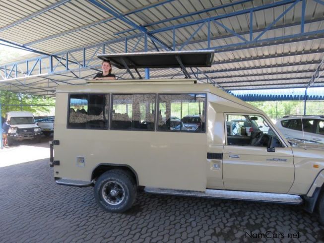 Land rover bus