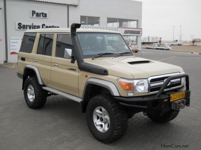 Toyota land cruiser 76