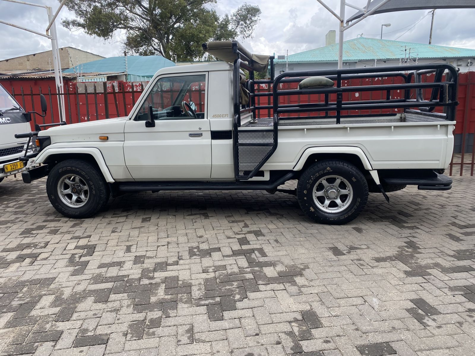 Toyota Land Cruiser 4.5 EFI Scab 4x4 in Namibia