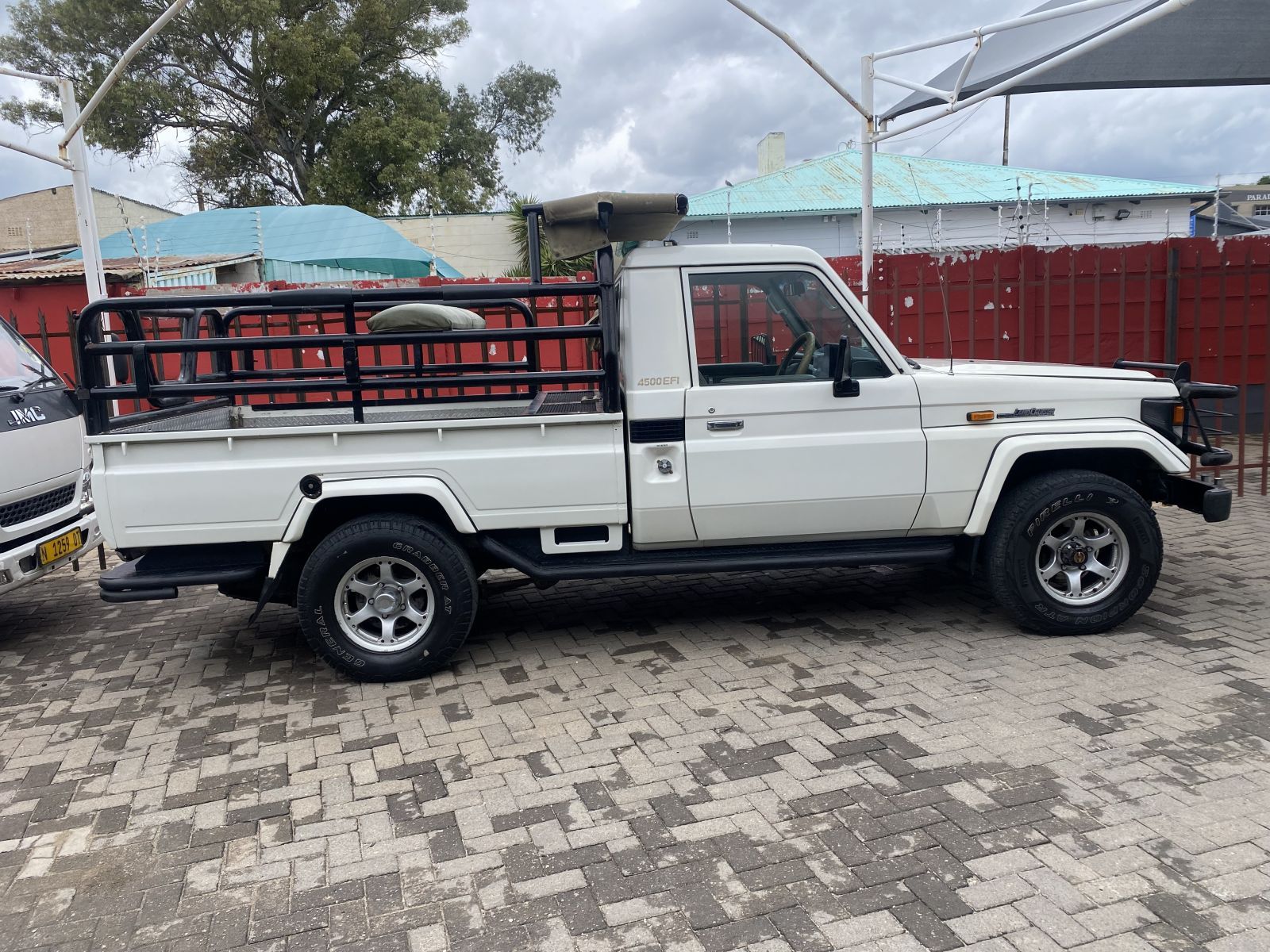 Toyota Land Cruiser 4.5 EFI Scab 4x4 in Namibia