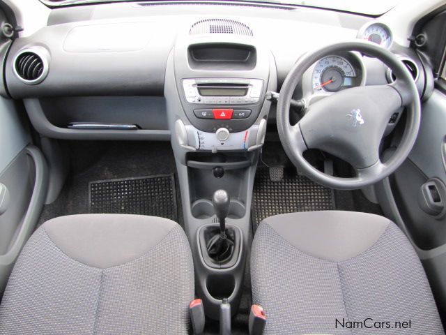 Photo intérieur Peugeot 107 phase 2 - 1-016 - Photos Peugeot - Féline