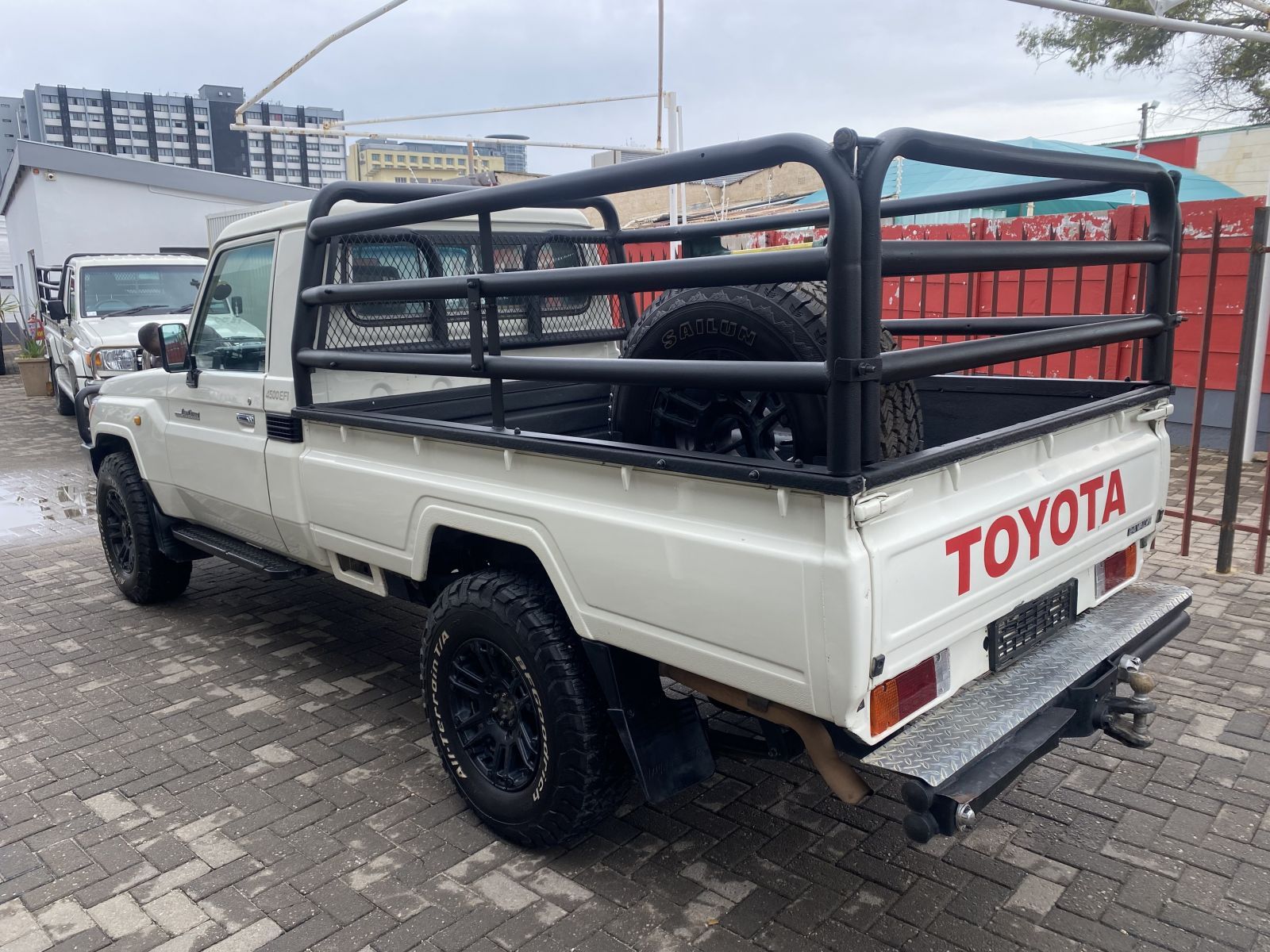 Toyota Land Cruiser 4.5 EFI Scab 4x4 in Namibia