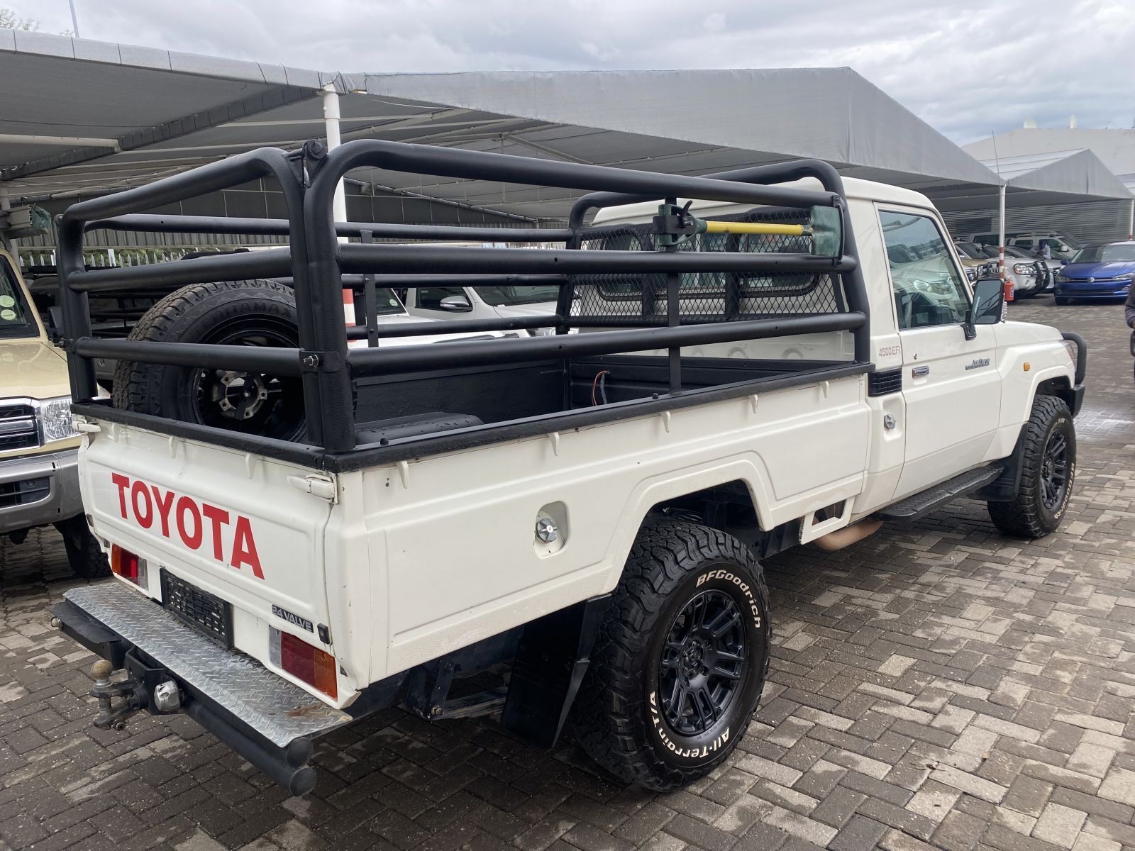 Toyota Land Cruiser 4.5 EFI Scab 4x4 in Namibia