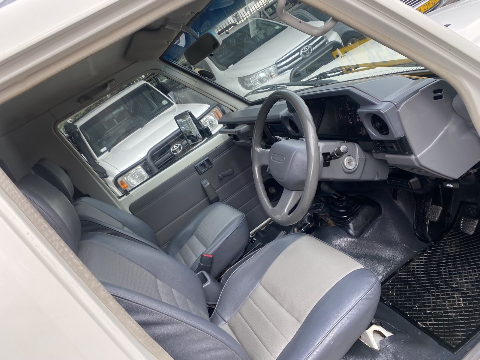 Toyota Land Cruiser 4.5 EFI Scab 4x4 in Namibia