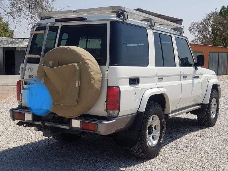 Toyota Land Cruiser 76 LX 4.2 Diesel in Namibia