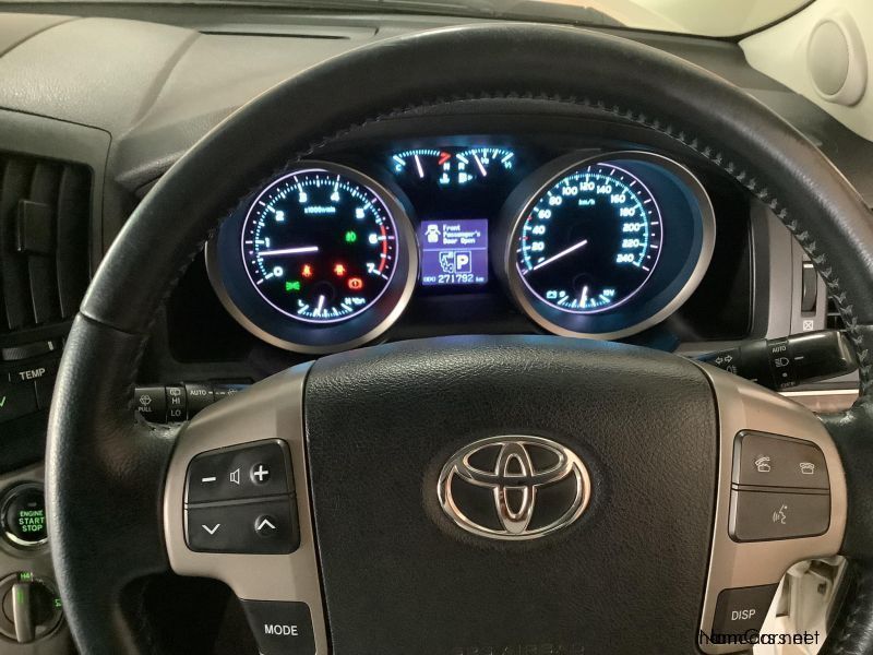 Toyota Land Cruiser 200 V8 VX A/T in Namibia