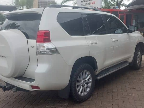 Toyota Prado VX 4.0 V6 a/t in Namibia