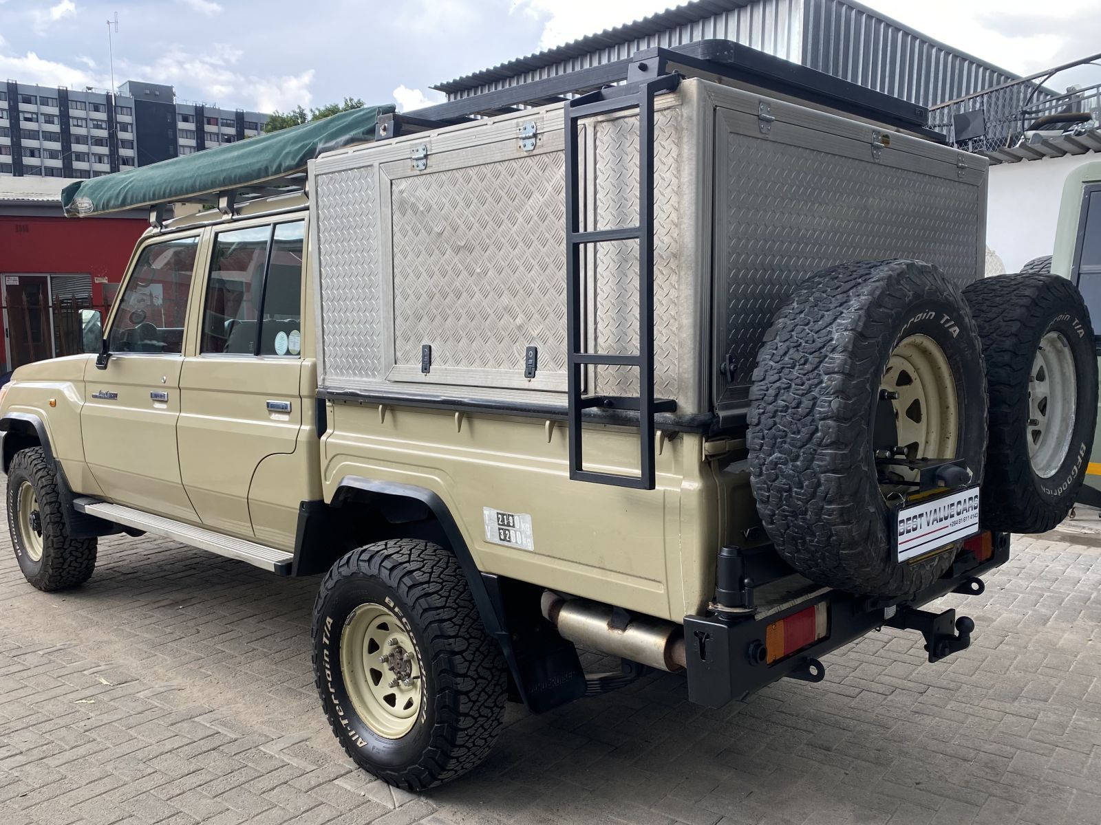 Toyota Land Cruiser 4lt V6 Dcab 4x4 in Namibia