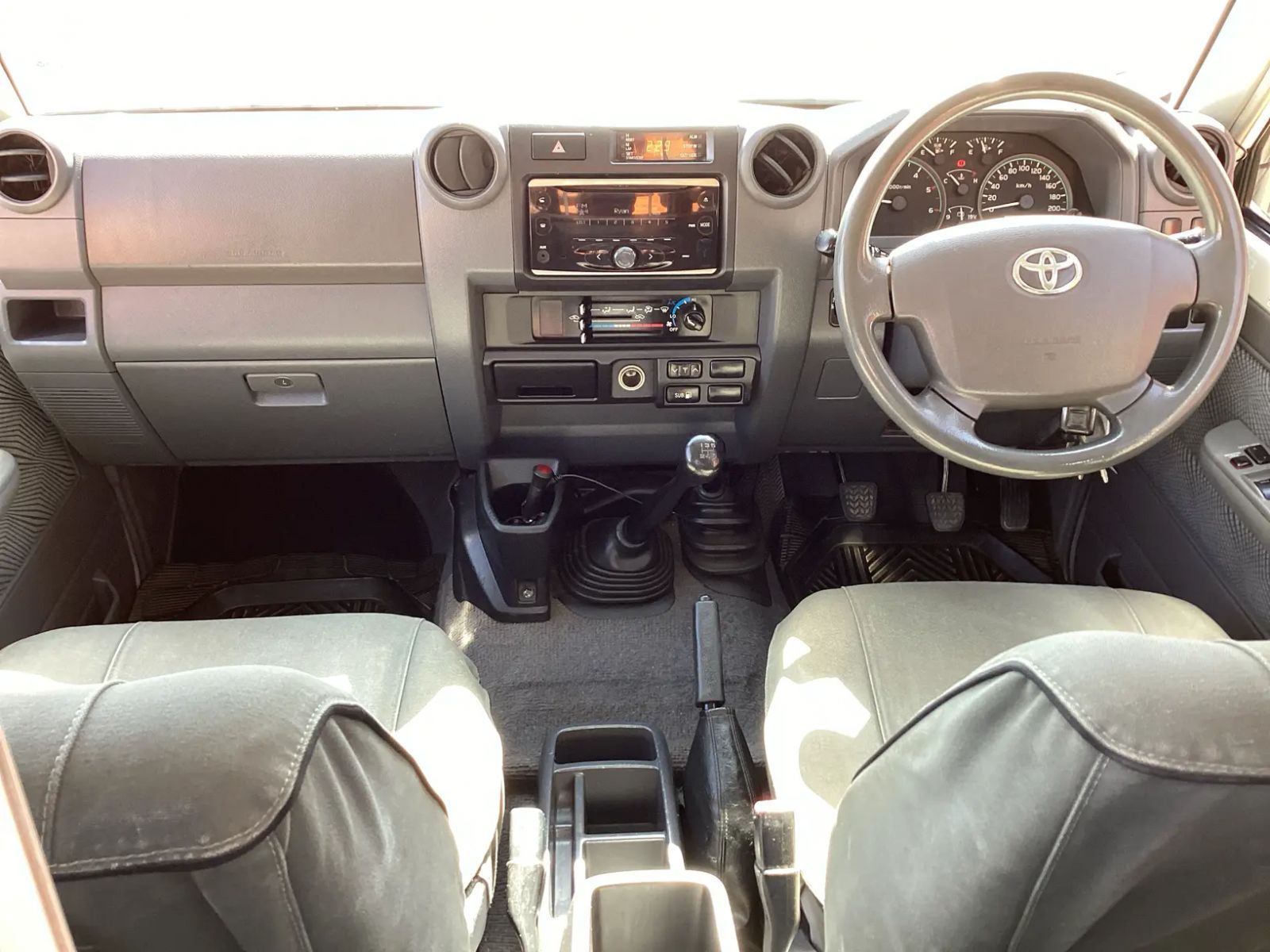 Toyota Land Cruiser 79 4.5d LX V8 S/C P/U in Namibia