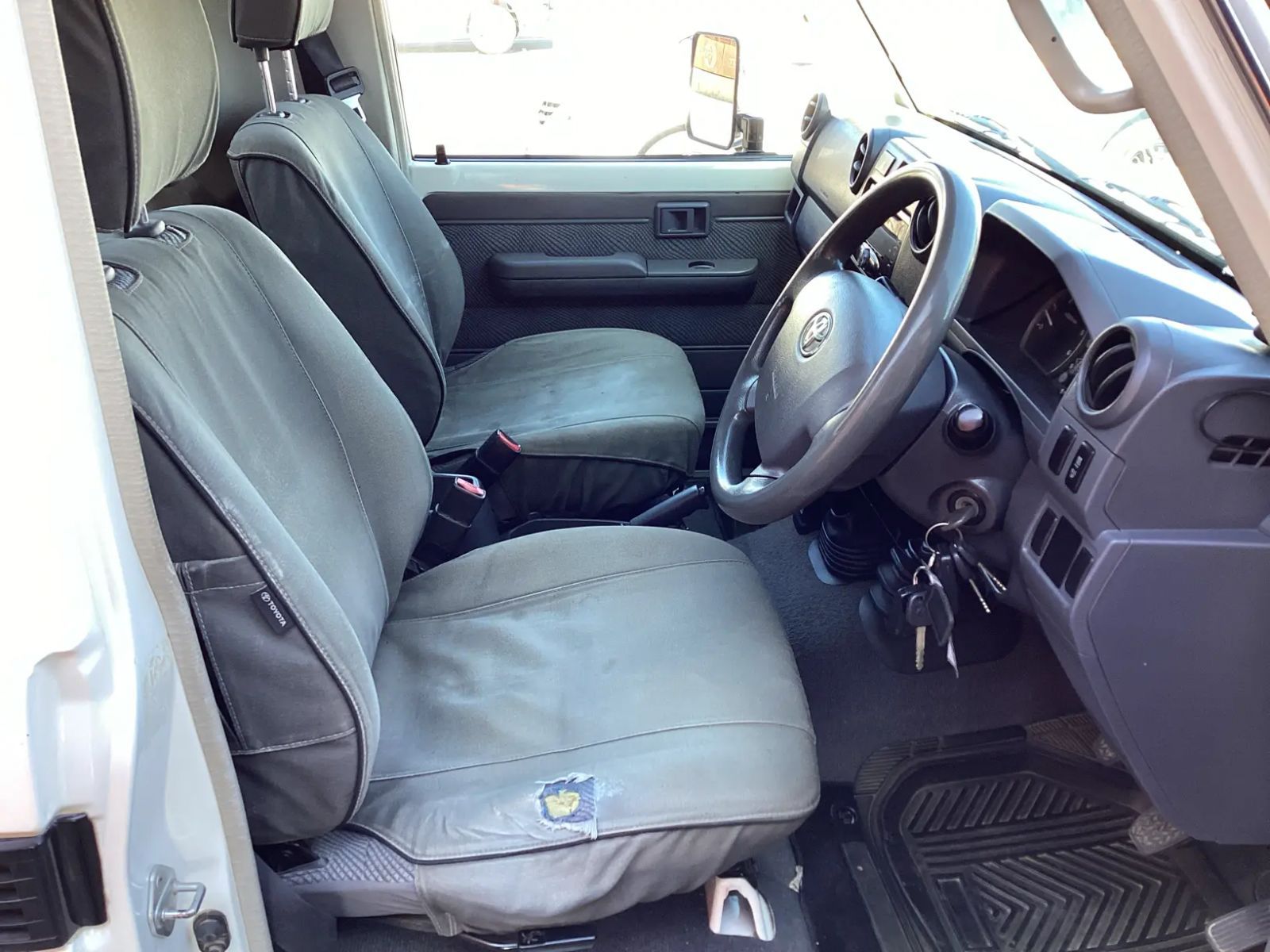 Toyota Land Cruiser 79 4.5d LX V8 S/C P/U in Namibia