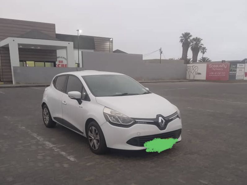 Renault Clio IV 900t Blaze LTD Edition 5-Door (66 KW) in Namibia