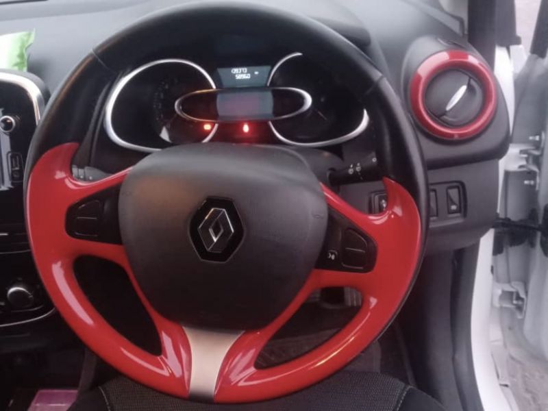 Renault Clio IV 900t Blaze LTD Edition 5-Door (66 KW) in Namibia