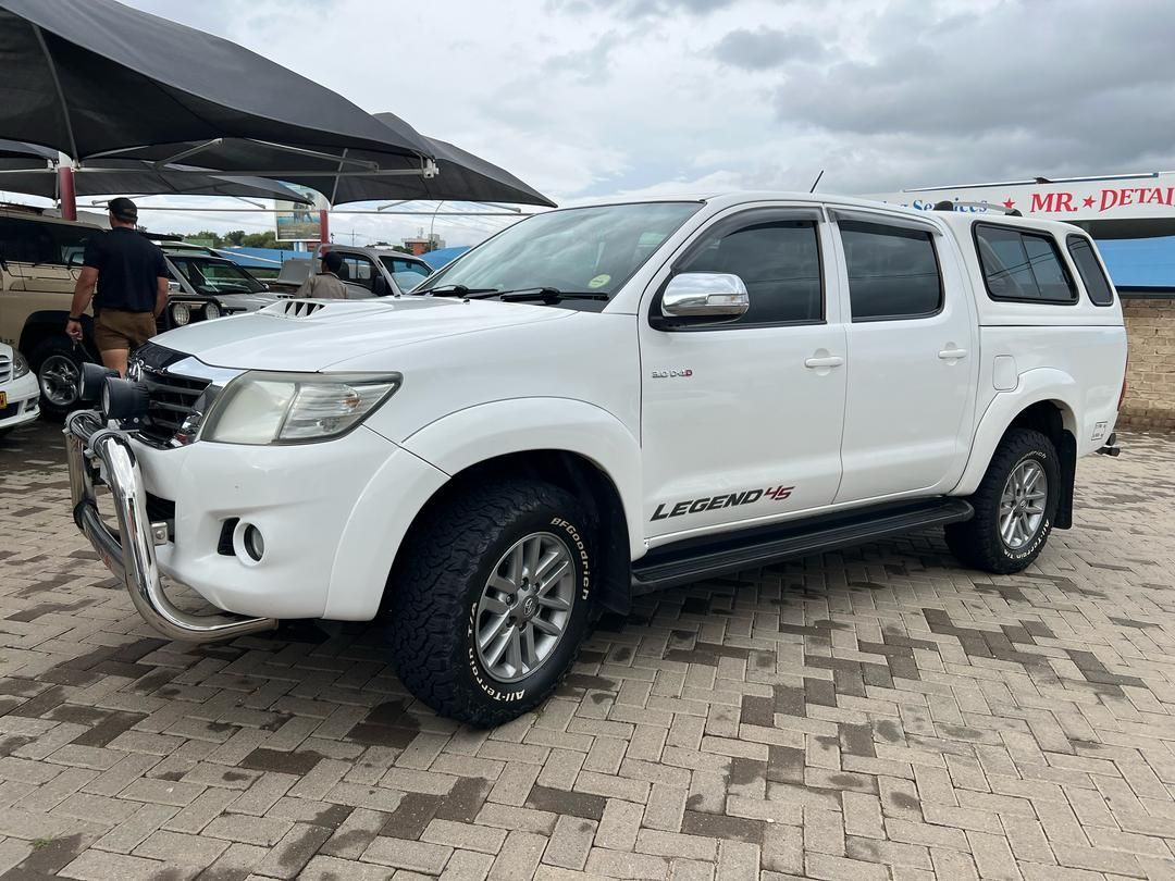 Toyota Hilux 3.0D-4D LEGEND 45 R/B A/T in Namibia