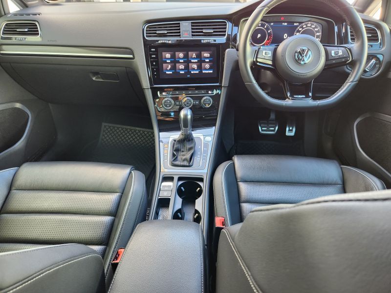 Volkswagen Golf (7.5) 2.0 TSI R DSG in Namibia