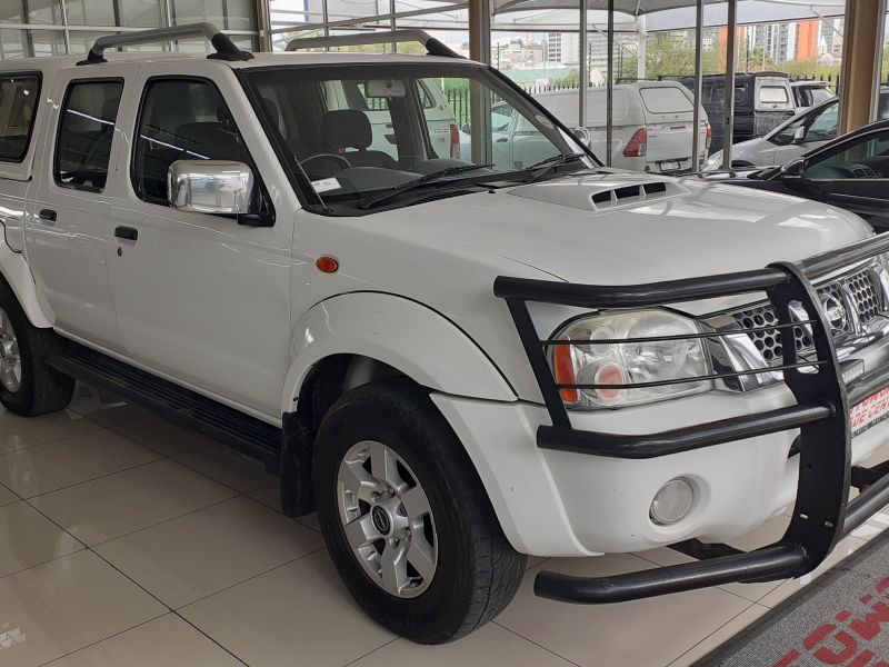 Nissan Np300 2.5Tdi D/C 4x4 in Namibia