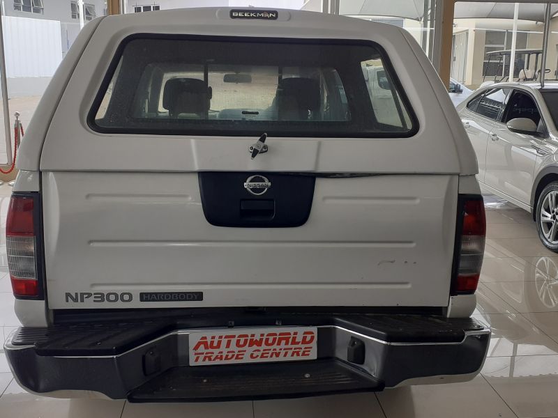 Nissan Np300 2.5Tdi D/C 4x4 in Namibia