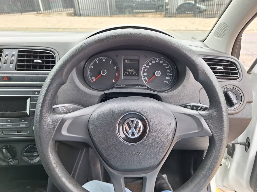 Volkswagen Polo Vivo 1.4 Trendline 5DR DEAL ASSISTANS in Namibia