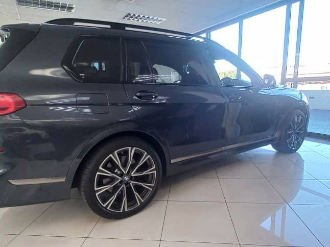 BMW X7 M50d in Namibia