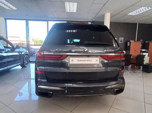 BMW X7 M50d in Namibia