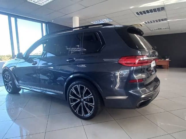 BMW X7 M50d in Namibia