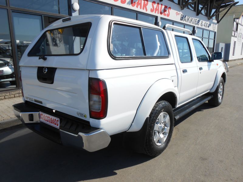 Nissan NISSAN  NP300 2.5 D/C 4X2 in Namibia