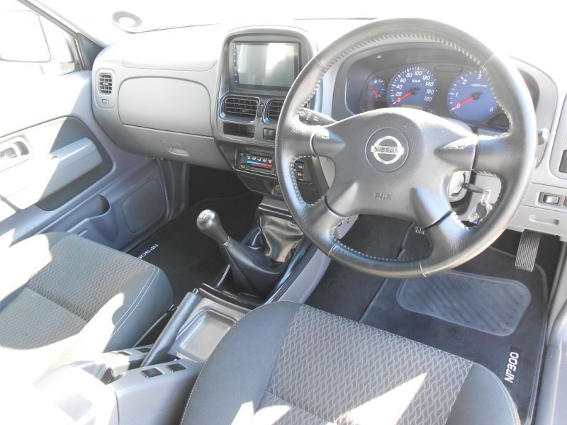 Nissan NISSAN  NP300 2.5 D/C 4X2 in Namibia