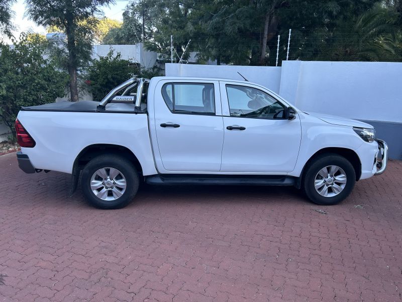 Toyota HILUX 2,4 D/C in Namibia