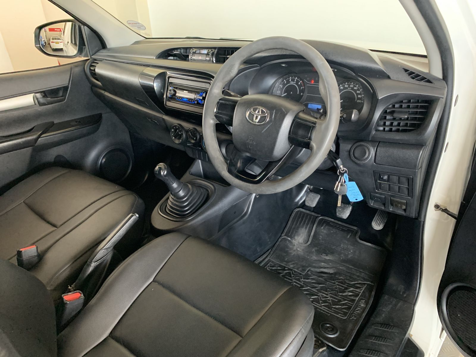 Toyota Hilux 2.0 VVTI A/C S/C LWB in Namibia