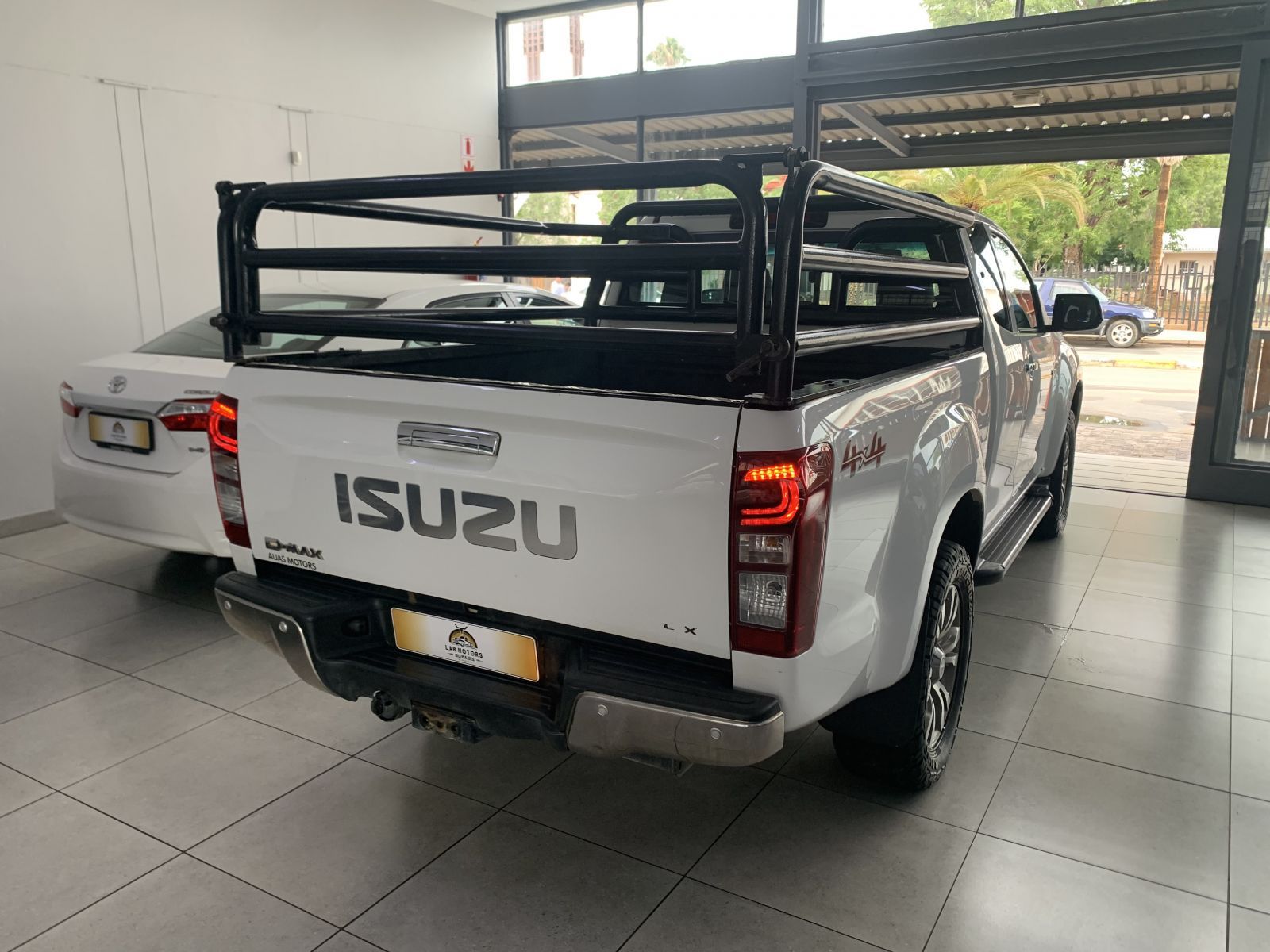 Isuzu D MAX EX/CAB 4X4 M/T 3.0 in Namibia