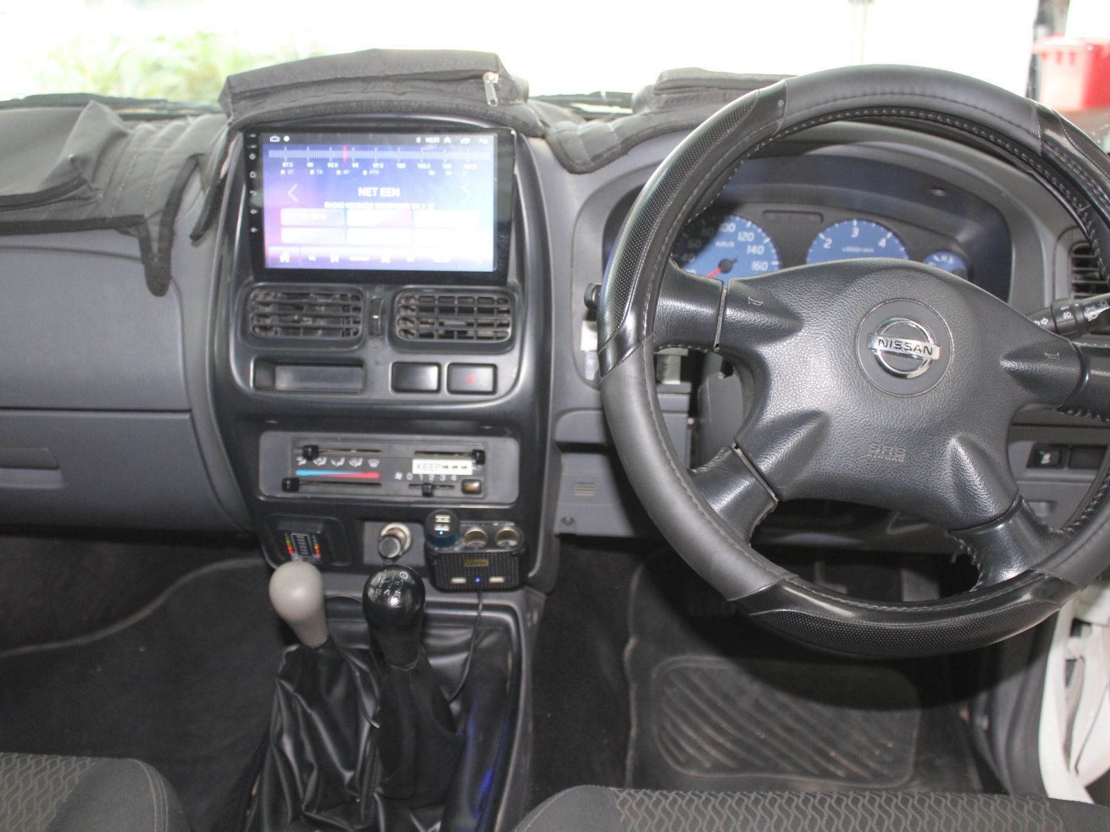 Nissan NP300 2.5 TDI D cab 4x4 in Namibia