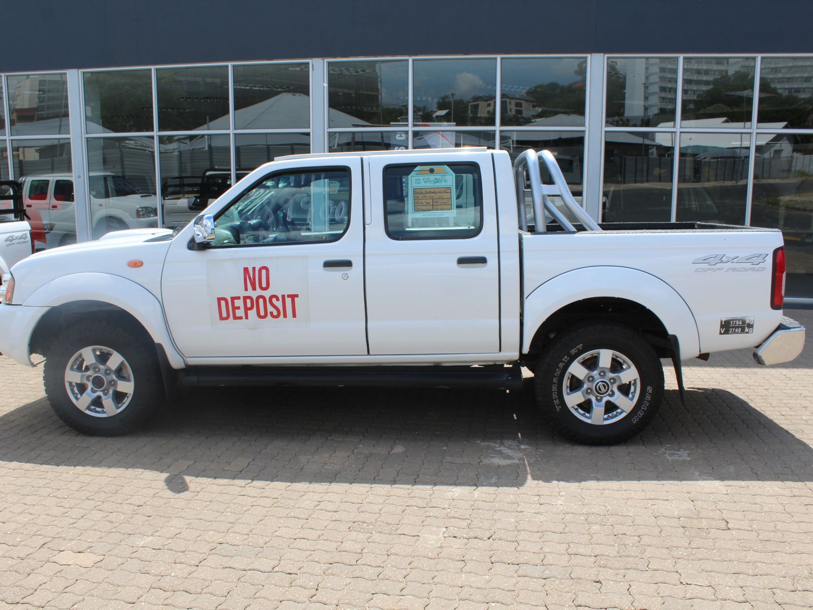 Nissan NP300 2.5 TDI D cab 4x4 in Namibia