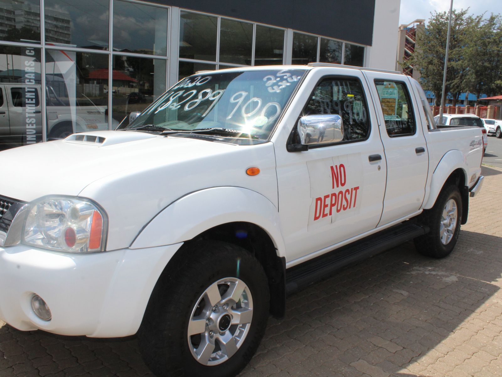 Nissan NP300 2.5 TDI D cab 4x4 in Namibia