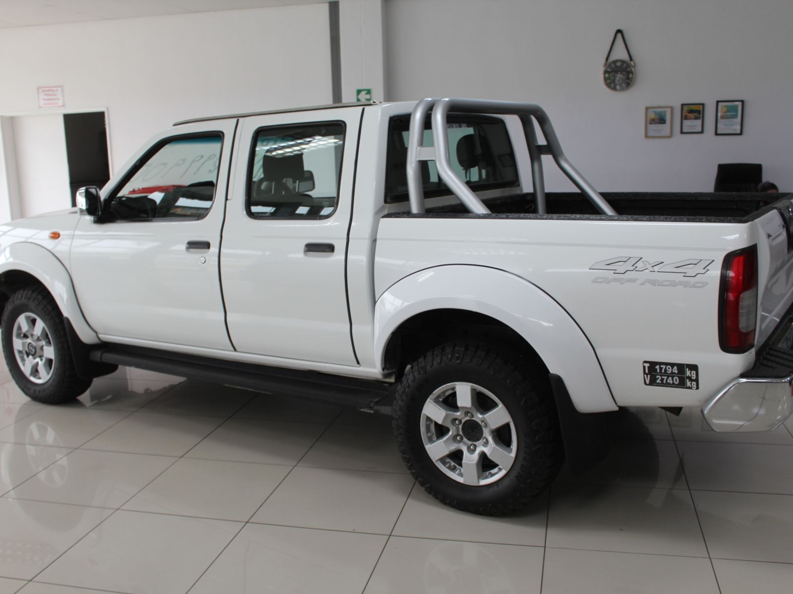 Nissan NP300 2.5 TDI D cab 4x4 in Namibia