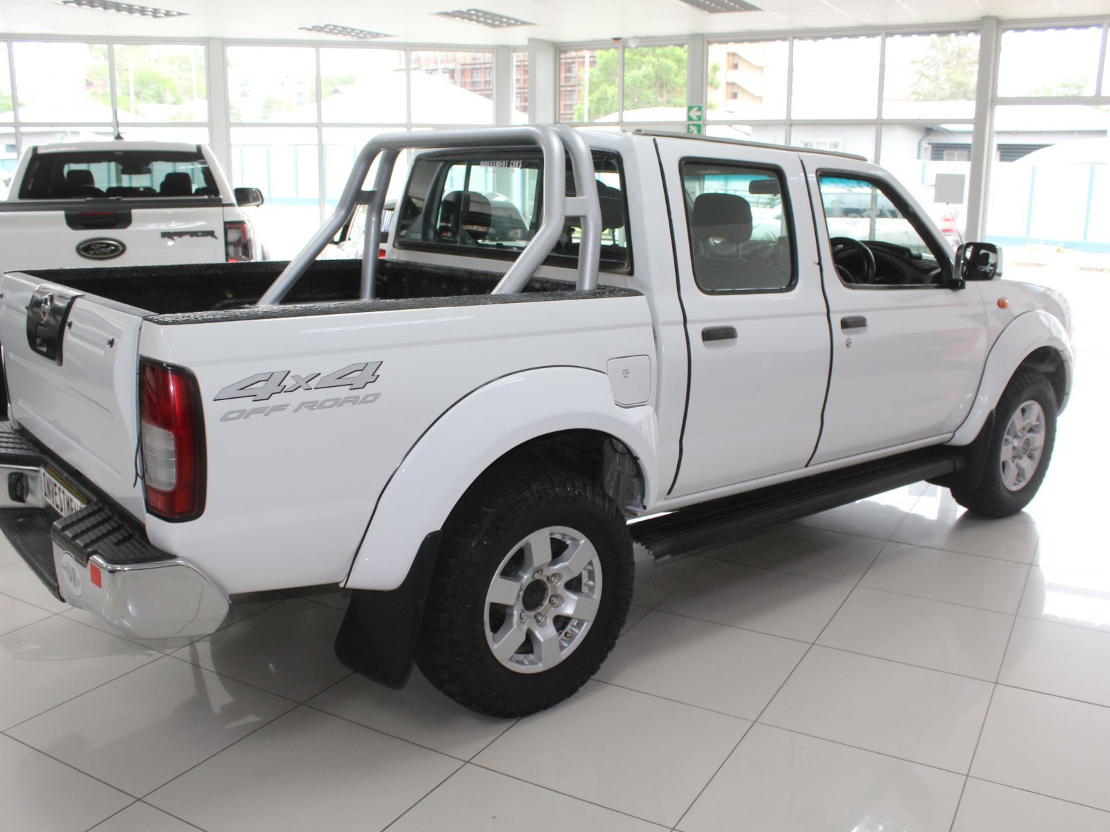 Nissan NP300 2.5 TDI D cab 4x4 in Namibia