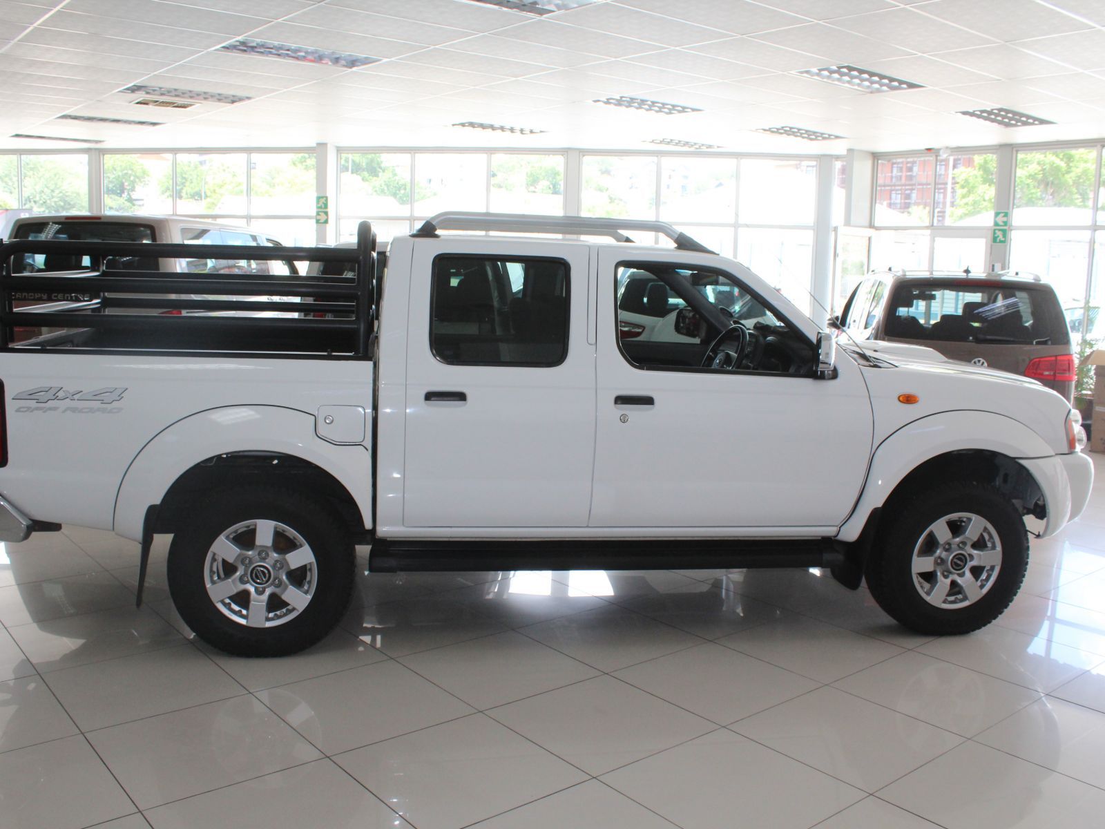 Nissan NP300 2.5 TDI D cab 4x4 in Namibia