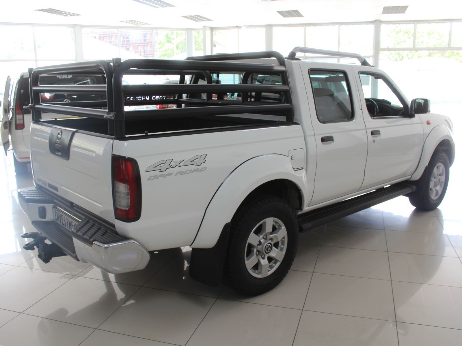 Nissan NP300 2.5 TDI D cab 4x4 in Namibia