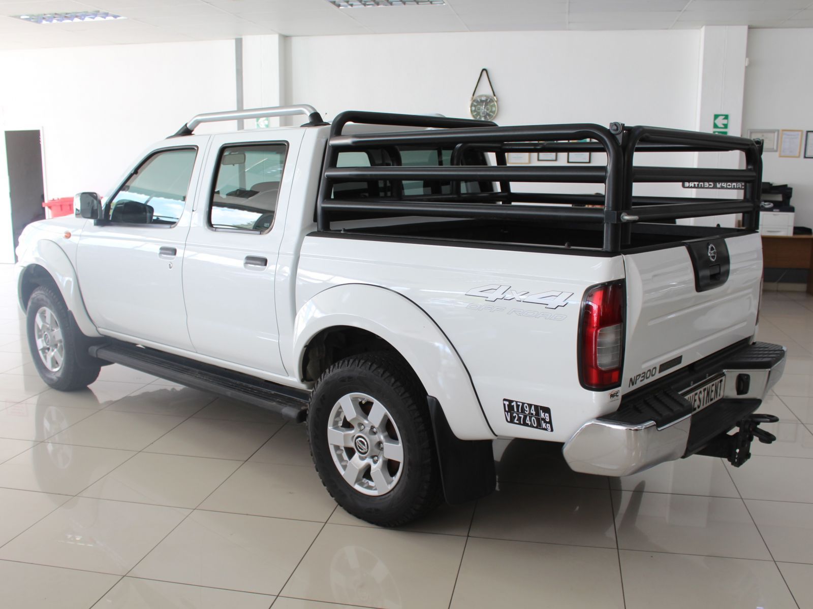 Nissan NP300 2.5 TDI D cab 4x4 in Namibia