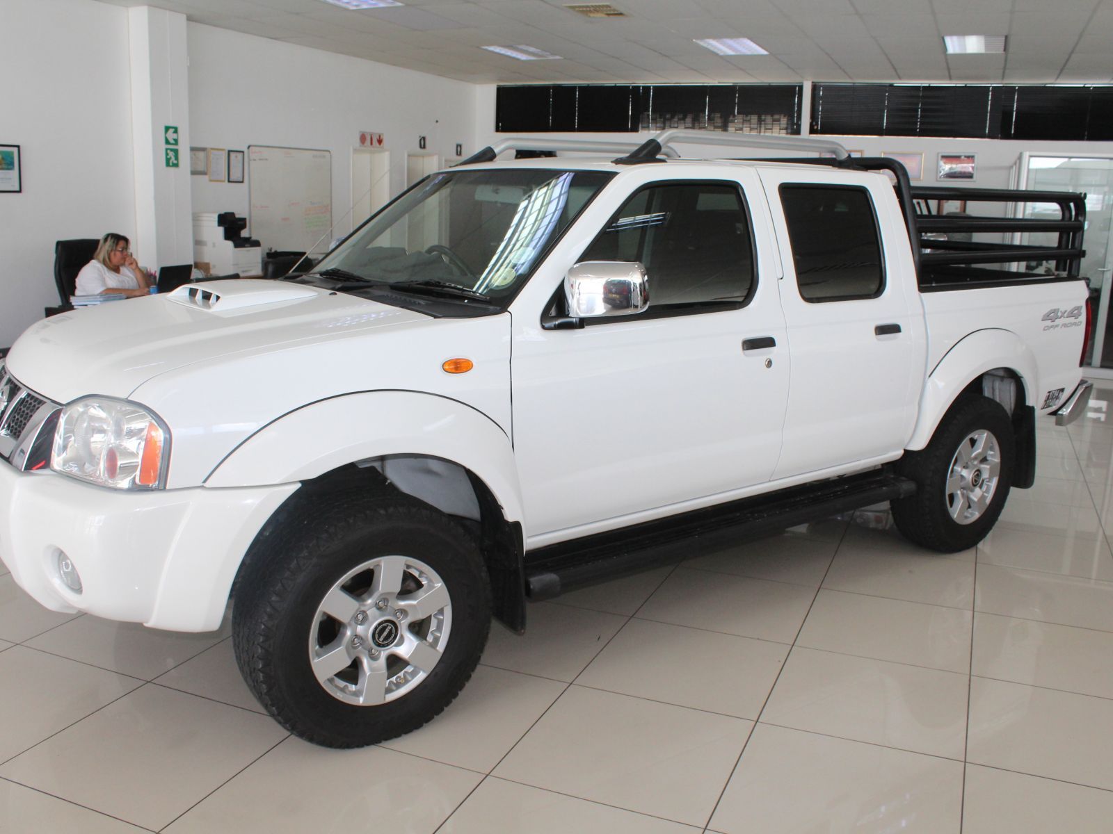 Nissan NP300 2.5 TDI D cab 4x4 in Namibia