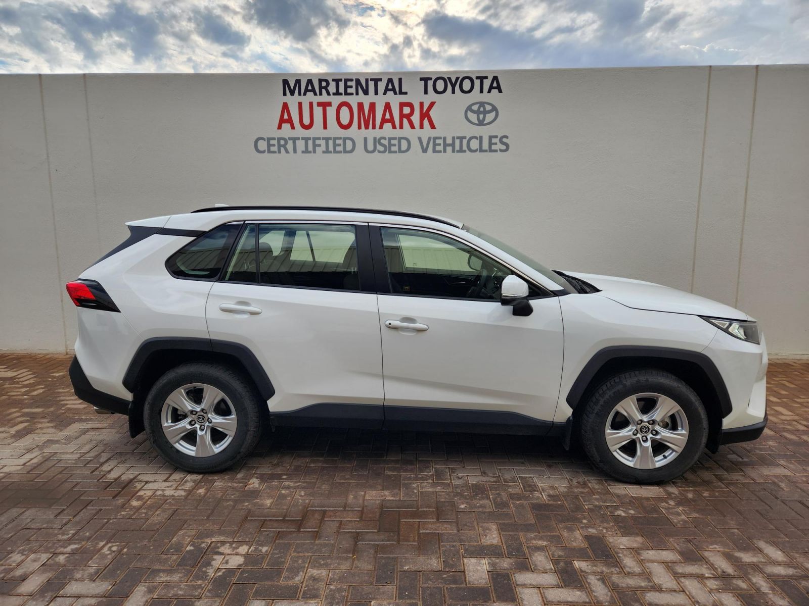 Toyota RAV4 2.0 GX MT in Namibia