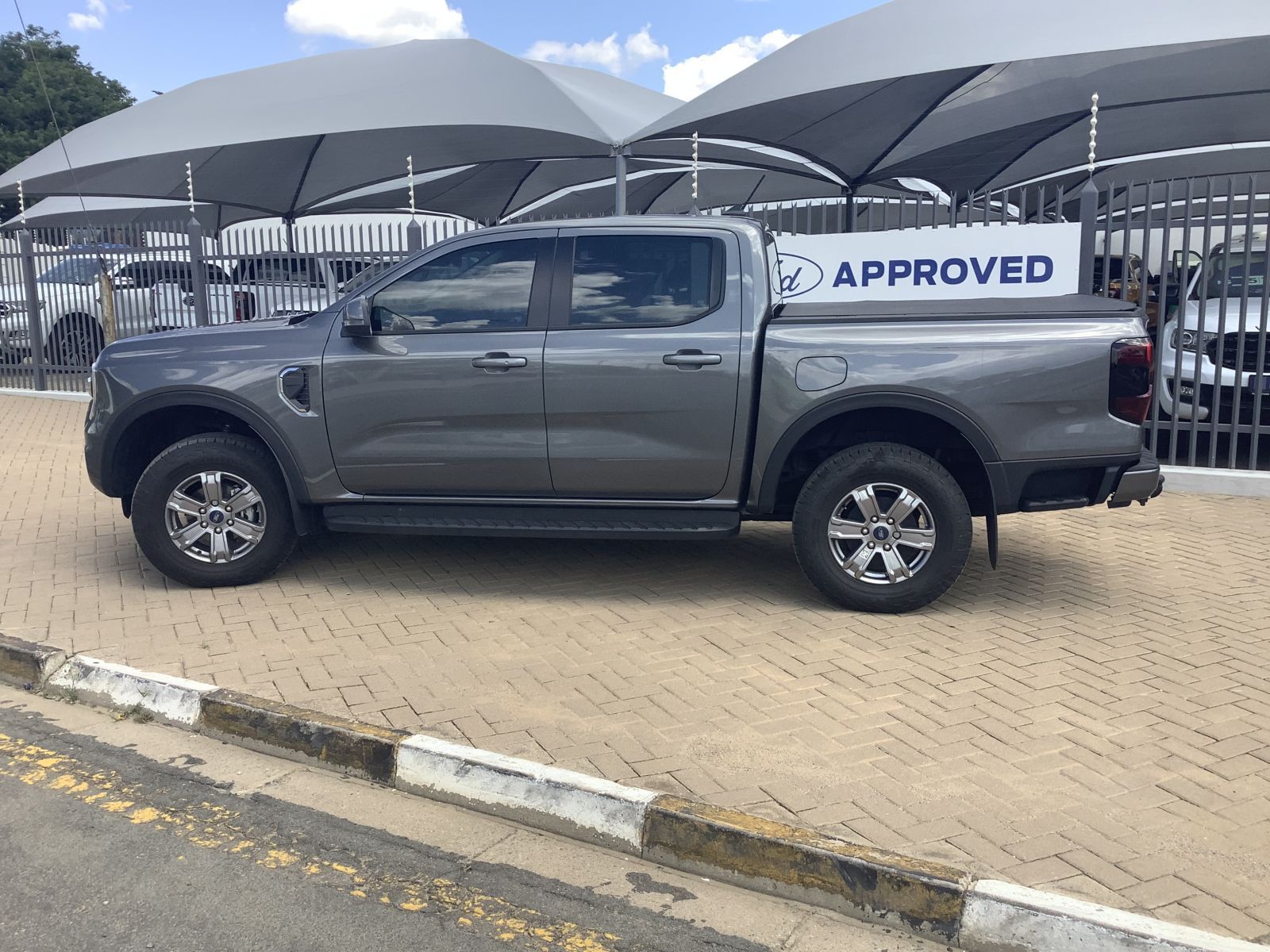 Ford RANGER 20D BI TURBO XLT 4x4 DC 10 SP in Namibia