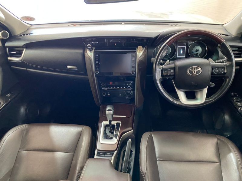 2020 Toyota Fortuner photo 14