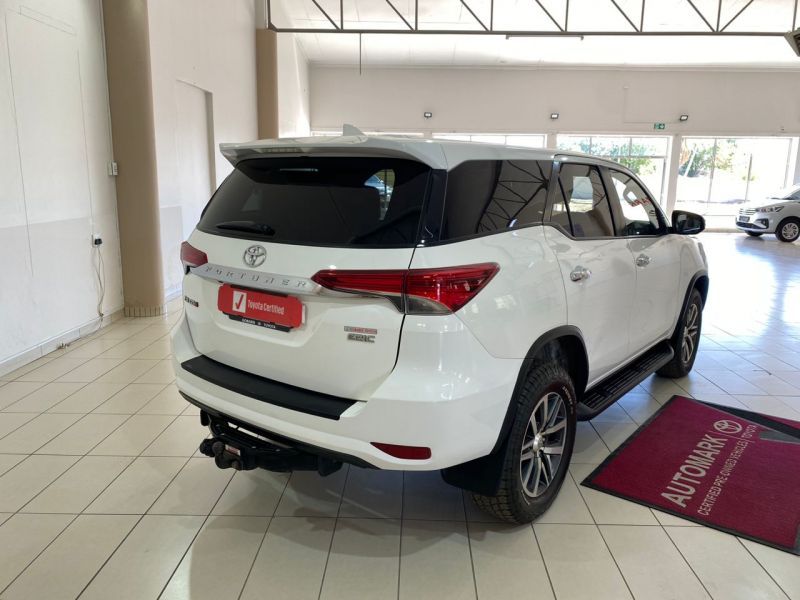 2020 Toyota Fortuner photo 2