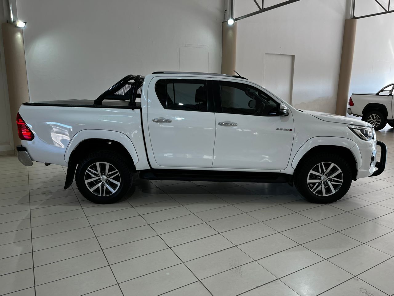 2019 Toyota Hilux photo 2