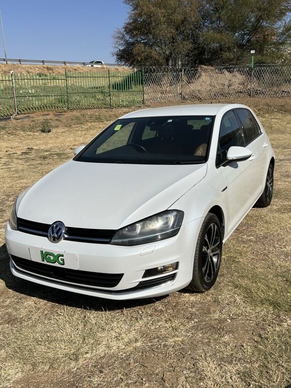2014 Volkswagen Golf photo 3