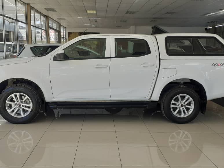 2023 Isuzu D-MAX photo 5