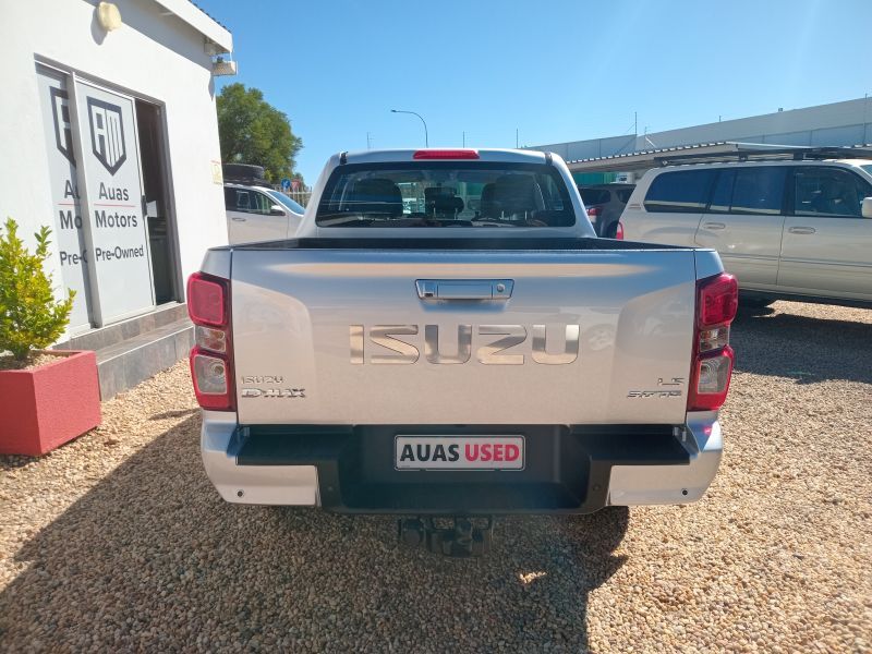 2024 Isuzu D-MAX photo 3